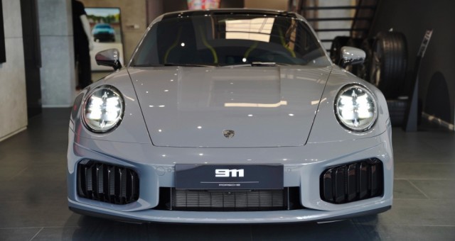 Giá gần 20 tỷ đồng, chiếc Porsche 911 Turbo S mới vừa về Việt Nam có gì đặc biệt?